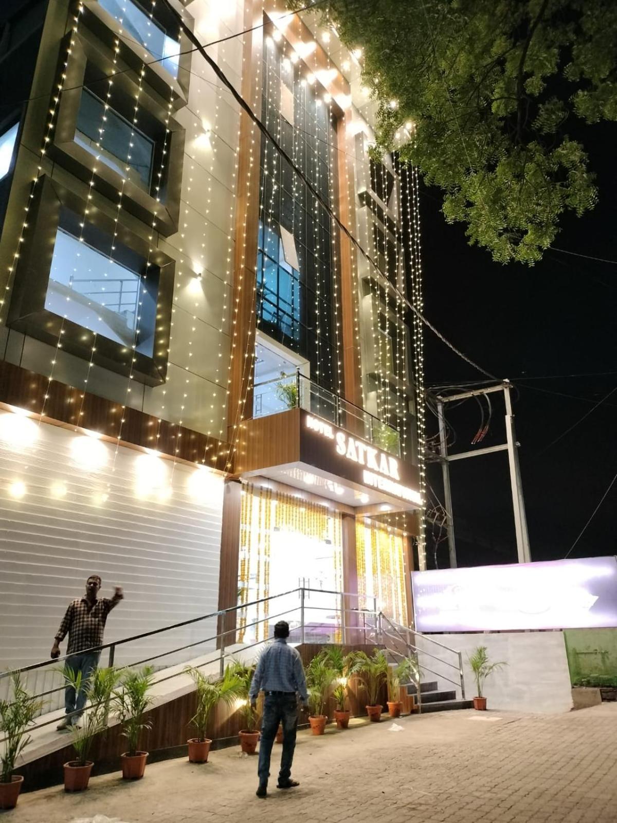 Hotel Satkar International Chhindwāra エクステリア 写真