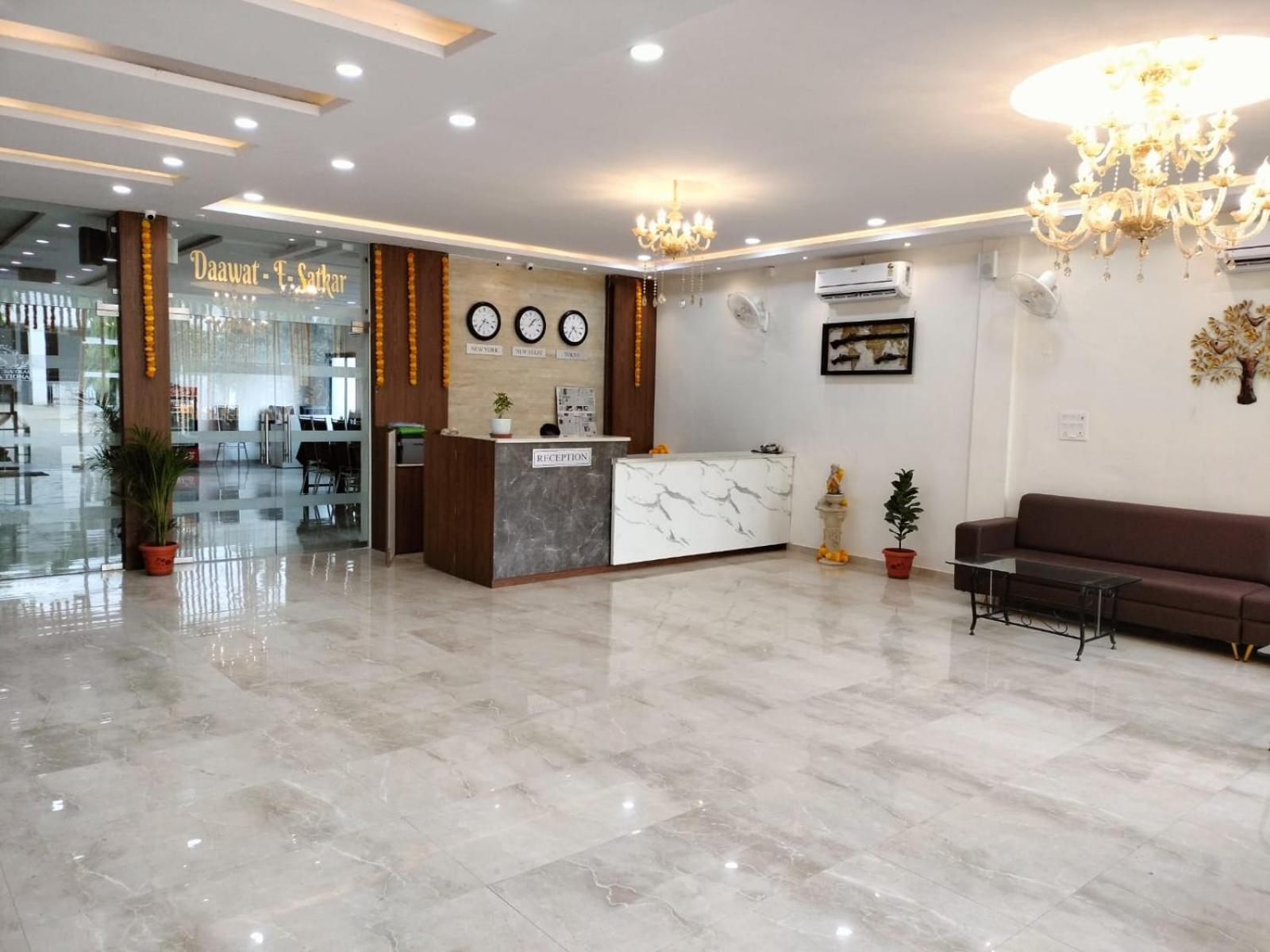 Hotel Satkar International Chhindwāra エクステリア 写真